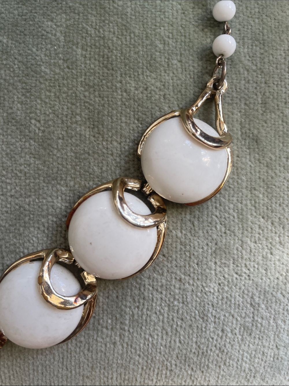 Vintage 1950s Lucite Link Necklace - Picture 2 of 5